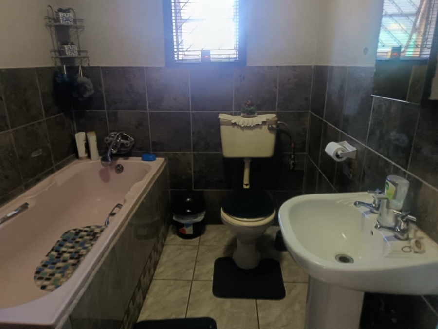 4 Bedroom Property for Sale in Carters Glen Northern Cape